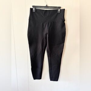 Spanx black pull on ankle pants ankle size L